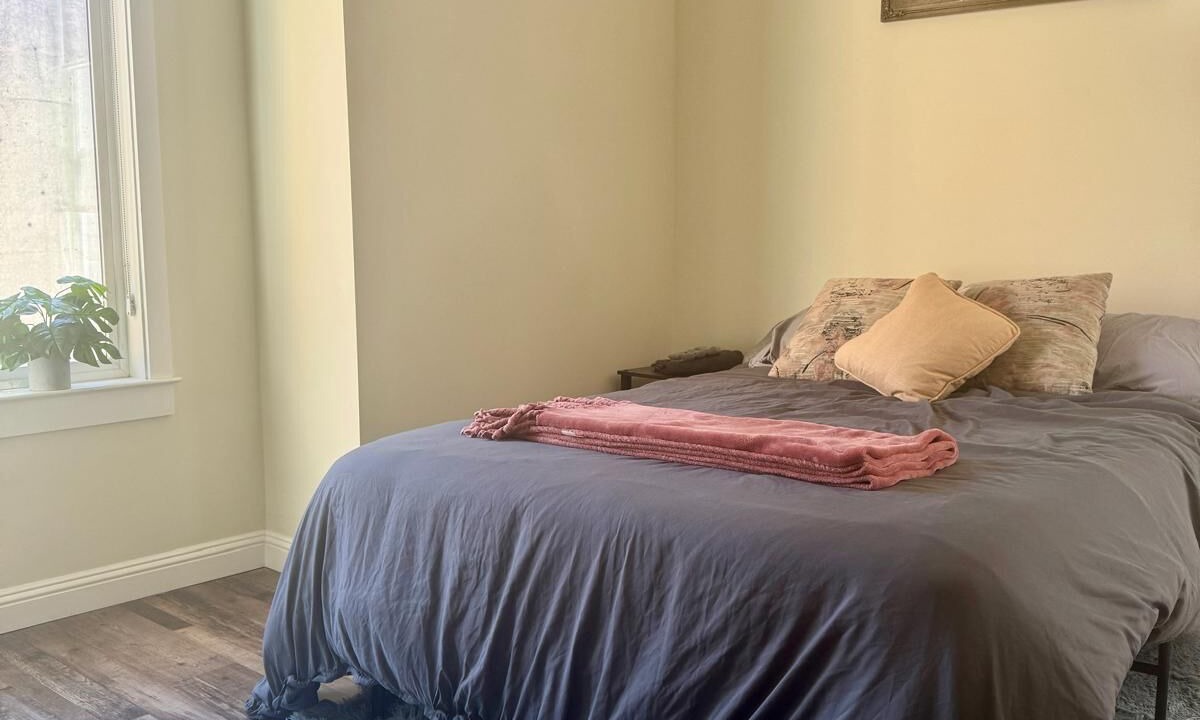 Photo of Bedroom in Downtown Berkeley