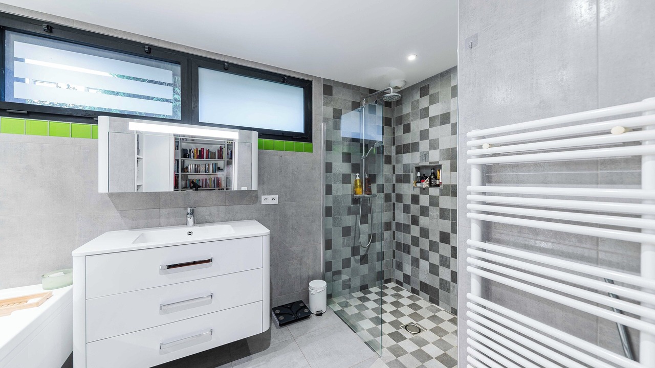 Photo of Bathroom in Clamart