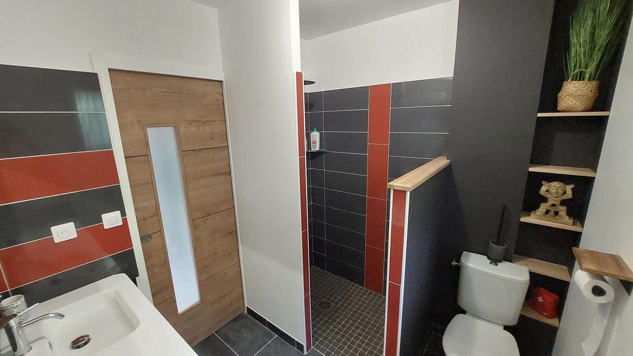 Photo of Bathroom in Saint Alban Auriolles