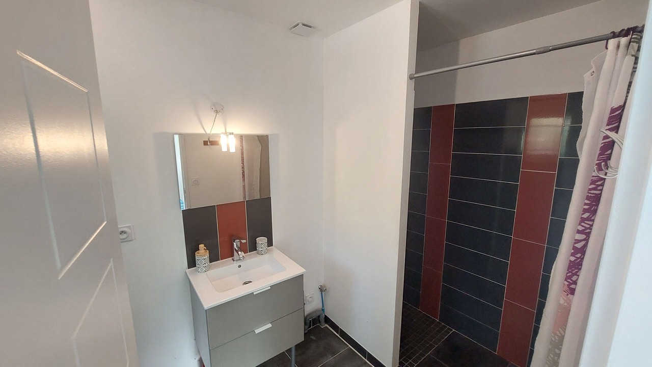 Photo of Bathroom in Saint Alban Auriolles