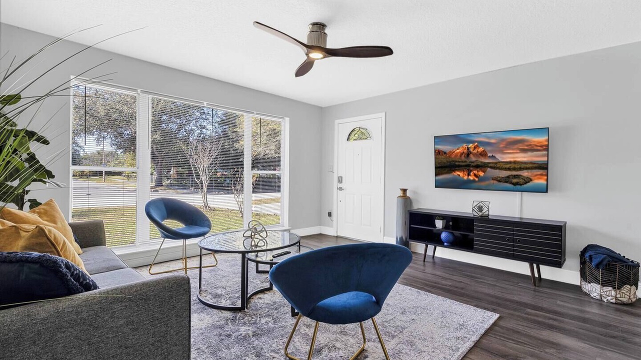 Photo of Livingroom in Englewood Park