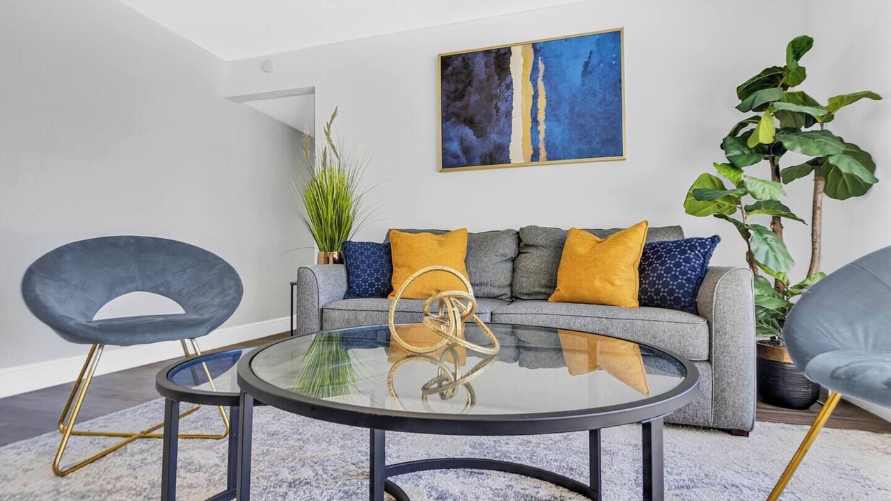 Photo of Livingroom in Englewood Park