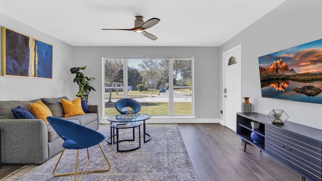 Photo of Livingroom in Englewood Park