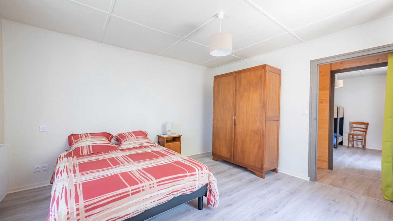 Photo of Bedroom in Saint-Clair-sur-Galaure
