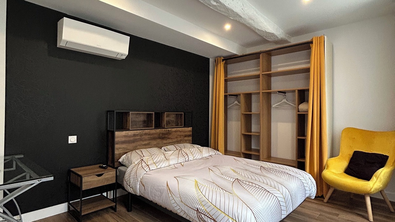 Photo of Bedroom in Drap