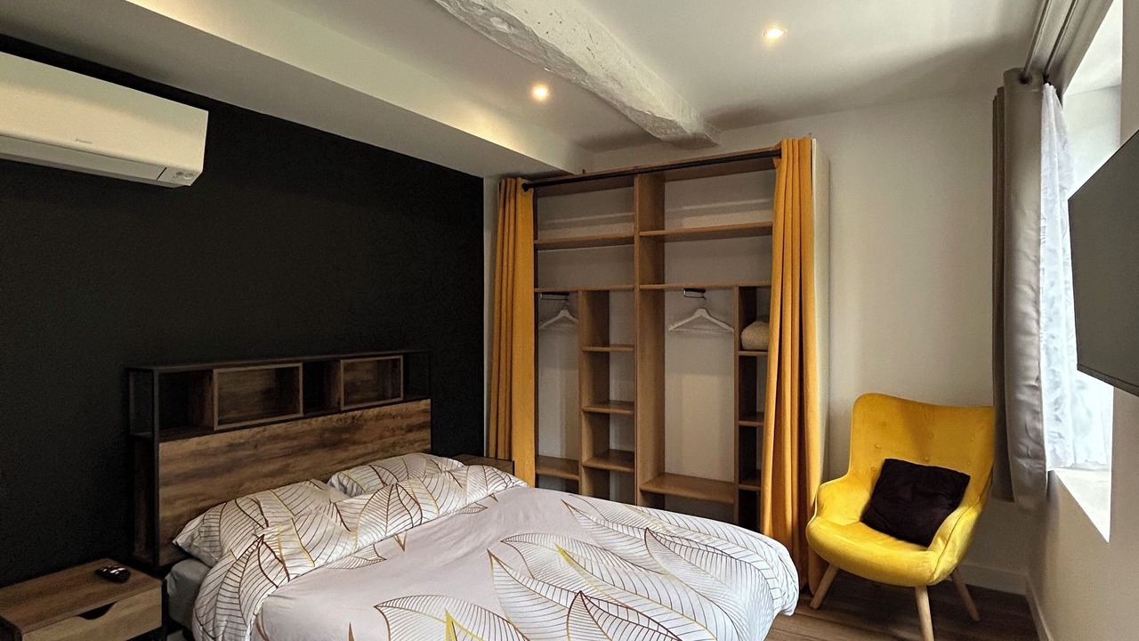 Photo of Bedroom in Drap