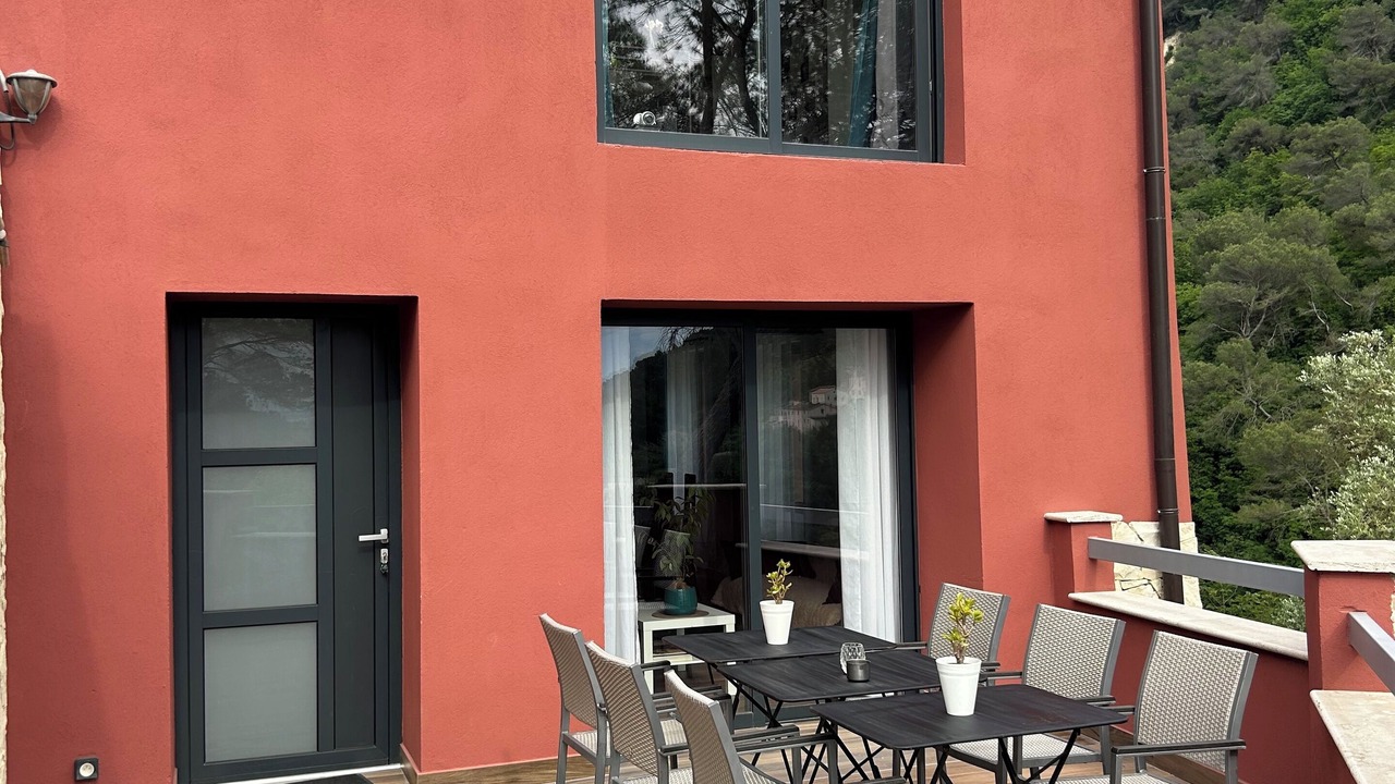 Photo of Outdoor in Drap