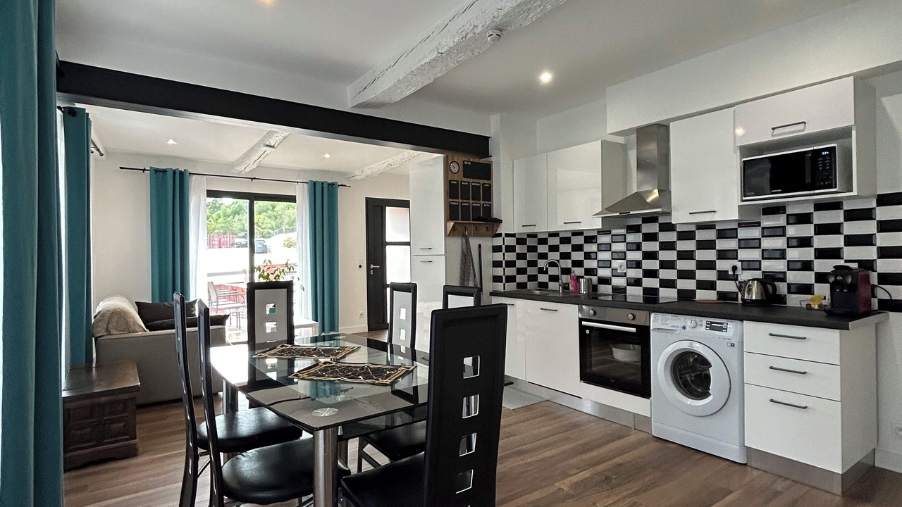 Photo of Kitchen in Drap