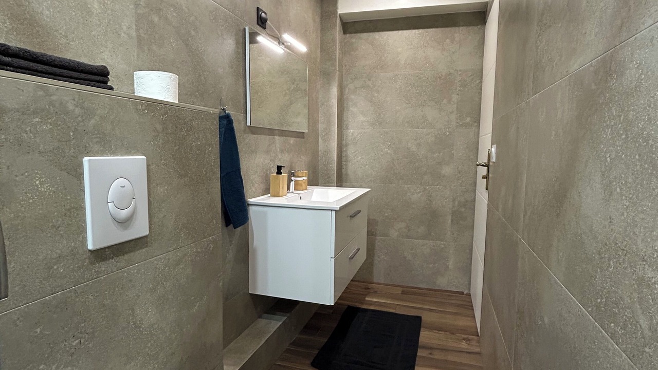 Photo of Bathroom in Drap