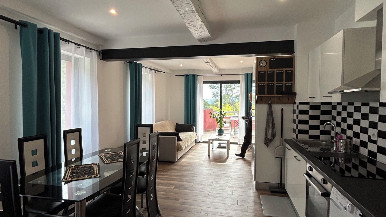 Photo of Others in Drap