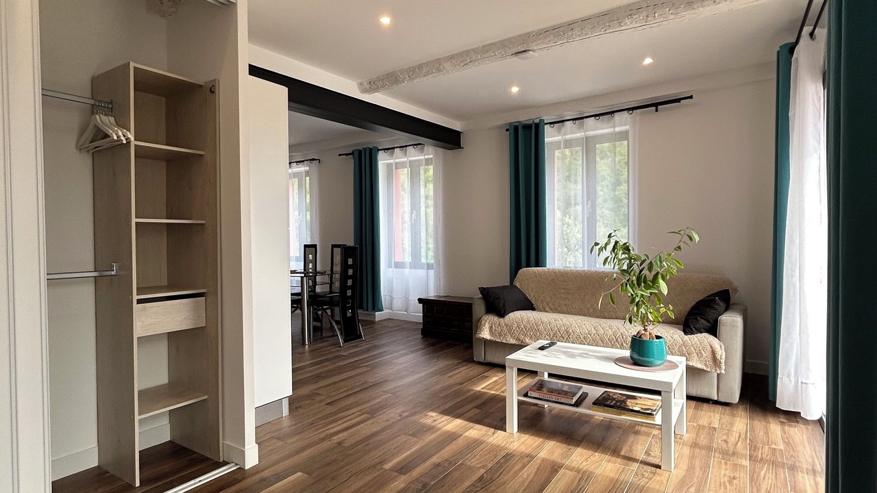 Photo of Livingroom in Drap