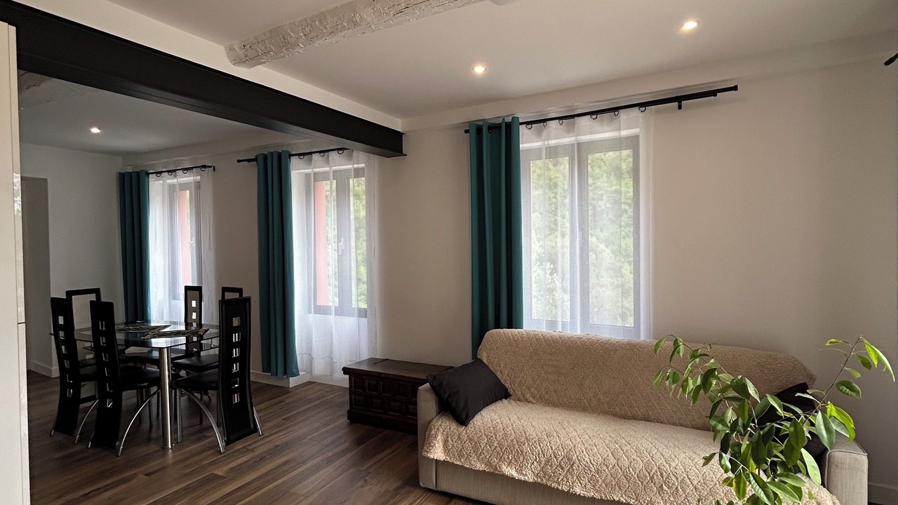 Photo of Livingroom in Drap