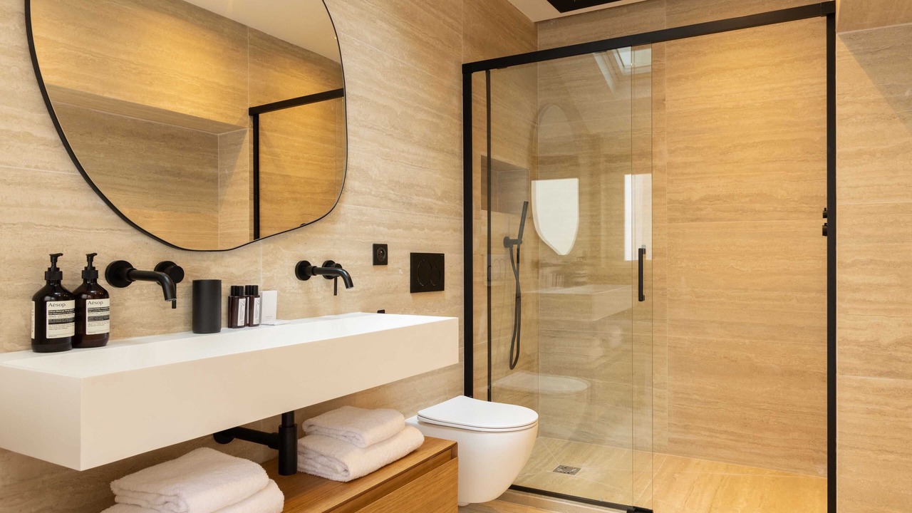 Photo of Bathroom in 17th Arrondissement