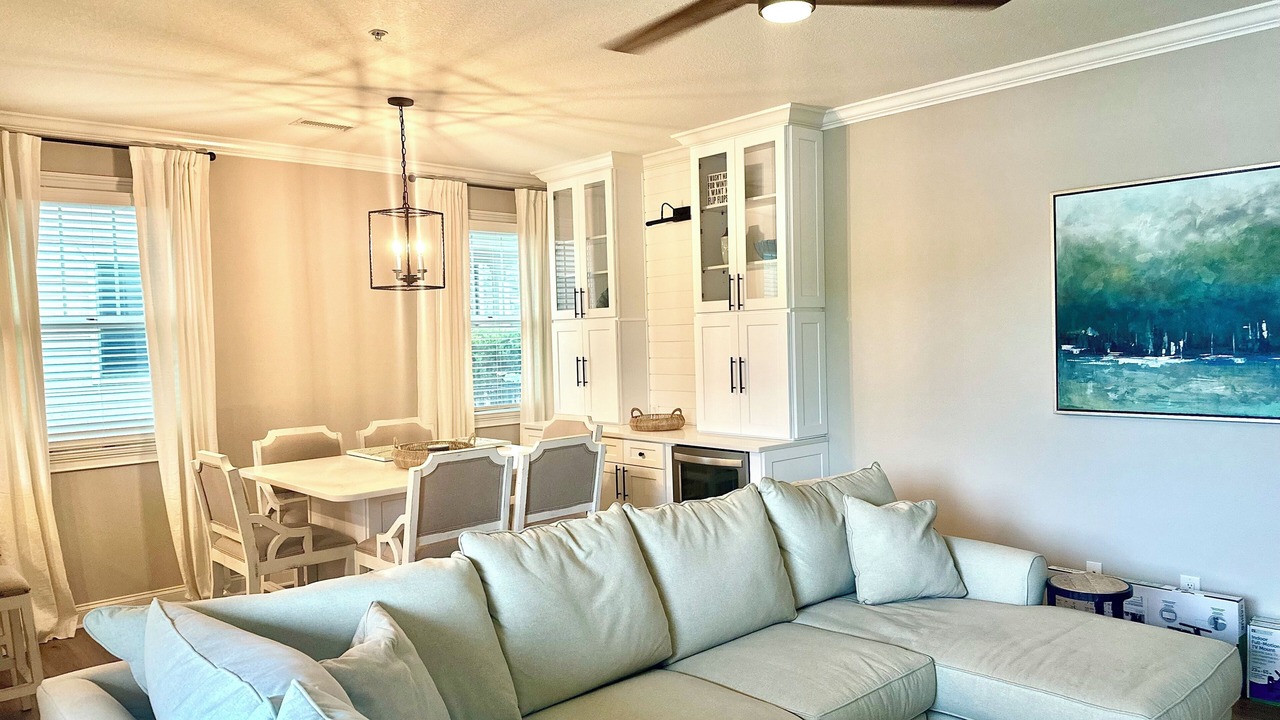 Photo of Livingroom in Andersonville