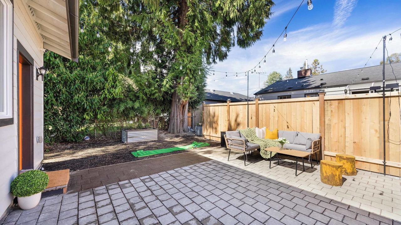 Photo of Outdoor in Maple Leaf
