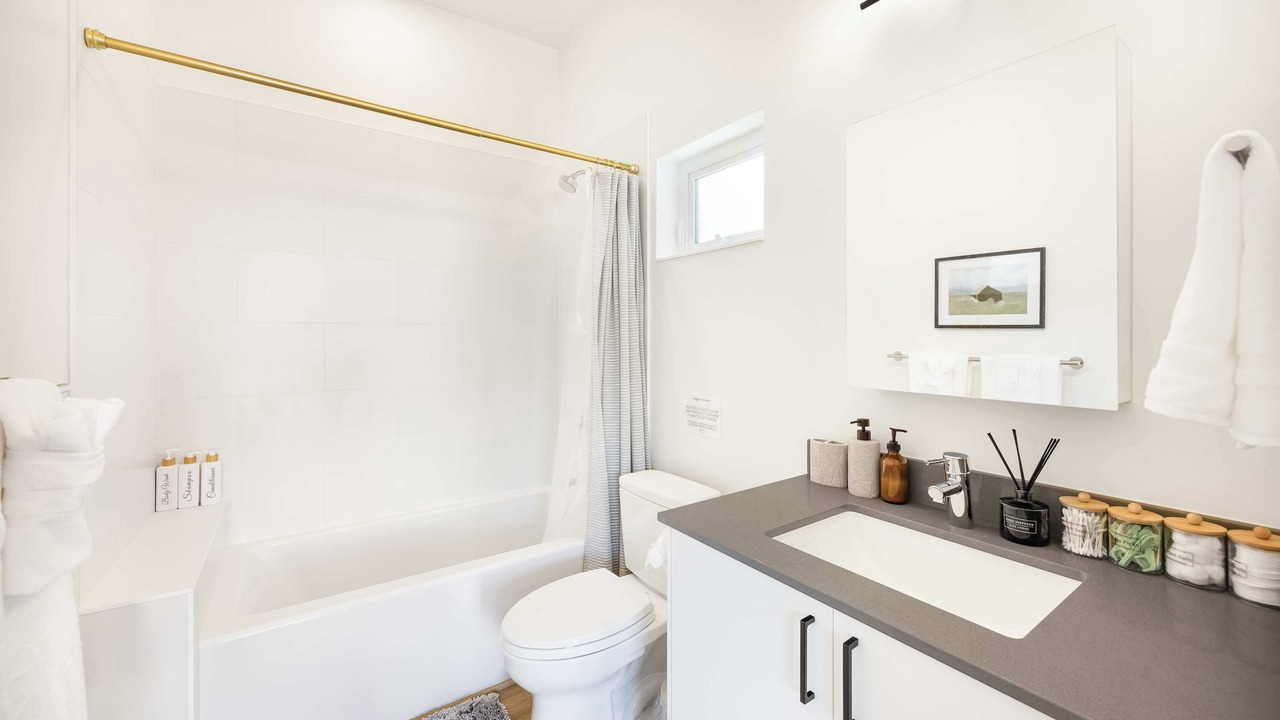 Photo of Bathroom in Maple Leaf