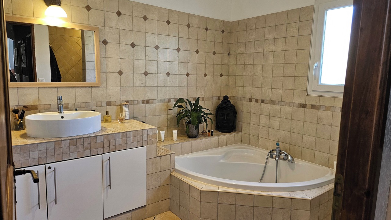 Photo of Bathroom in Villetelle