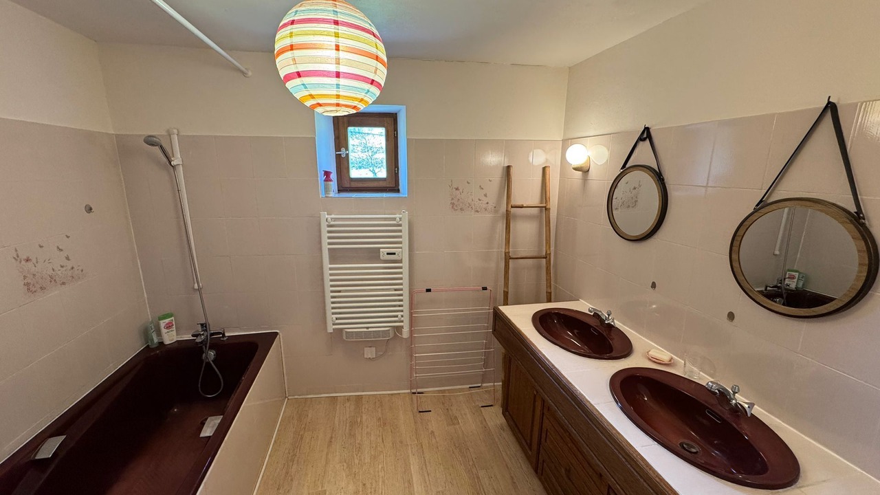 Photo of Bathroom in Taintrux