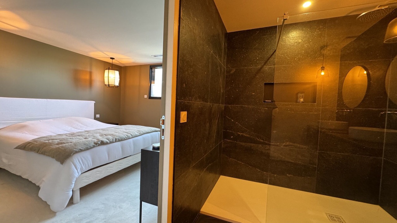 Photo of Others in Flore