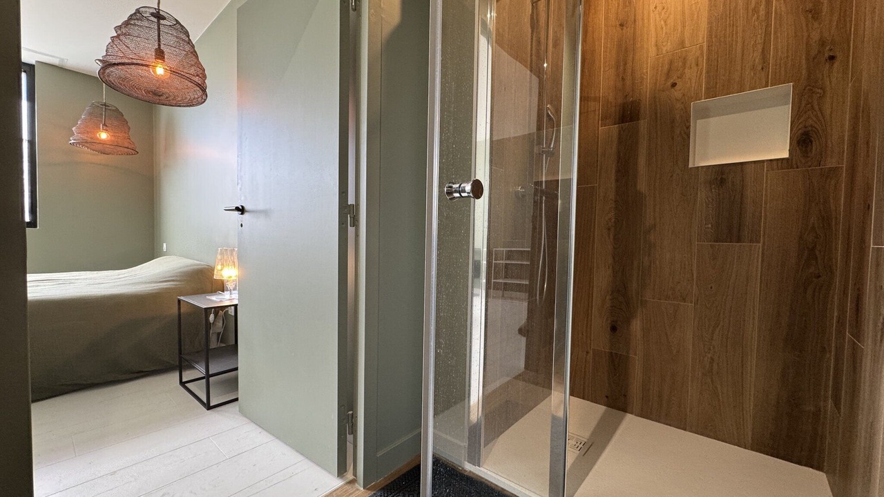 Photo of Others in Flore