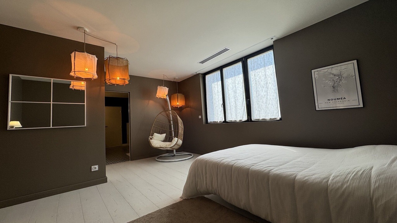 Photo of Others in Flore