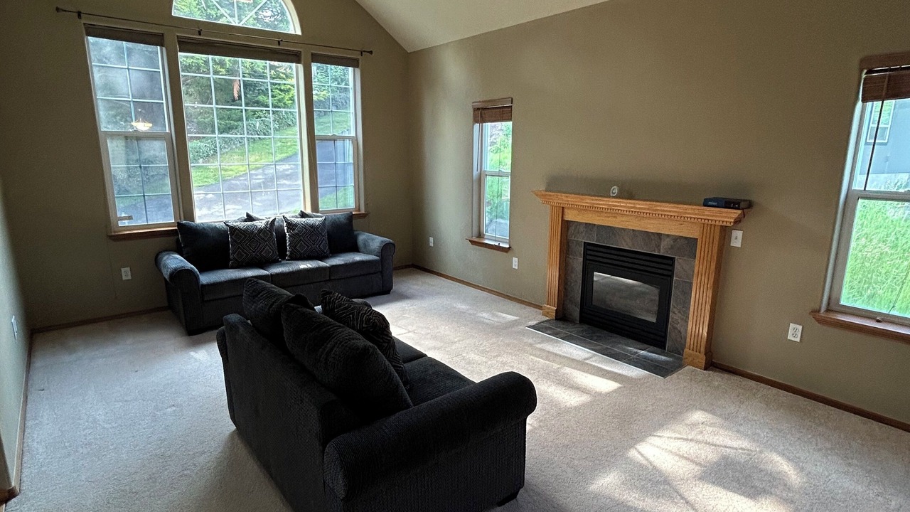 Photo of Livingroom in Pleasant Valley