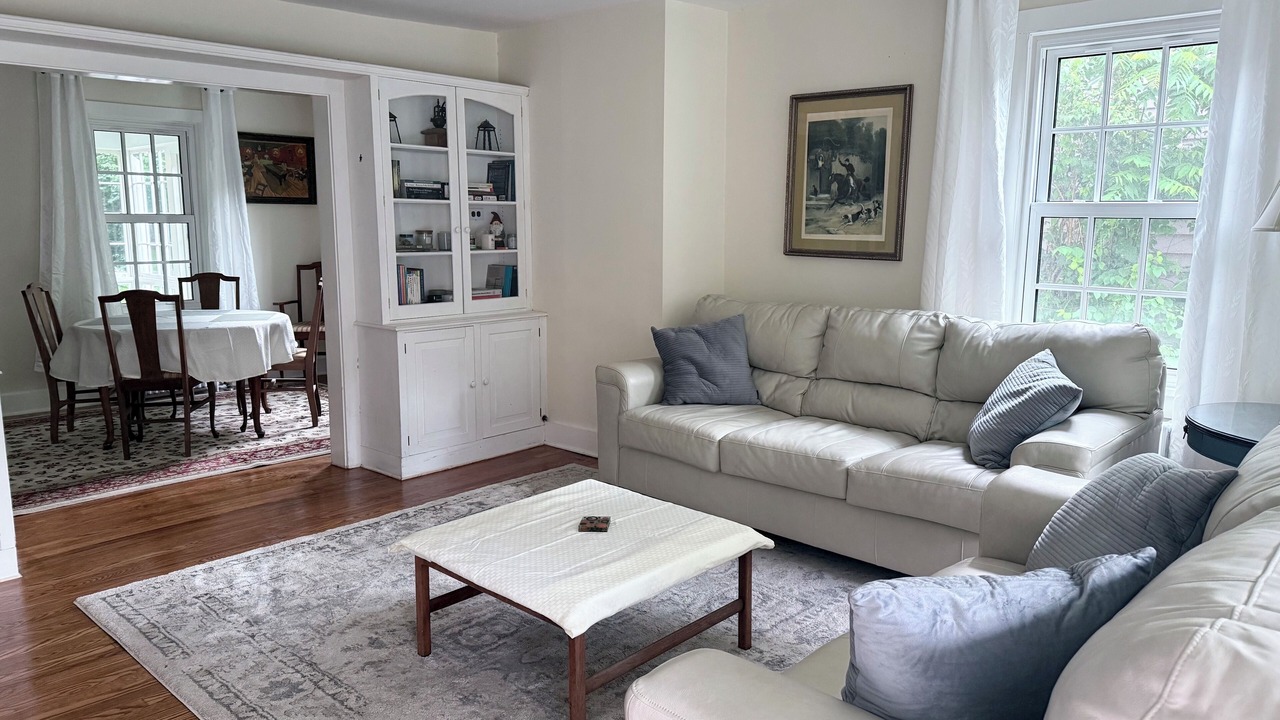 Photo of Livingroom in Middle Hope