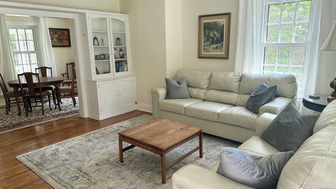Photo of Livingroom in Middle Hope