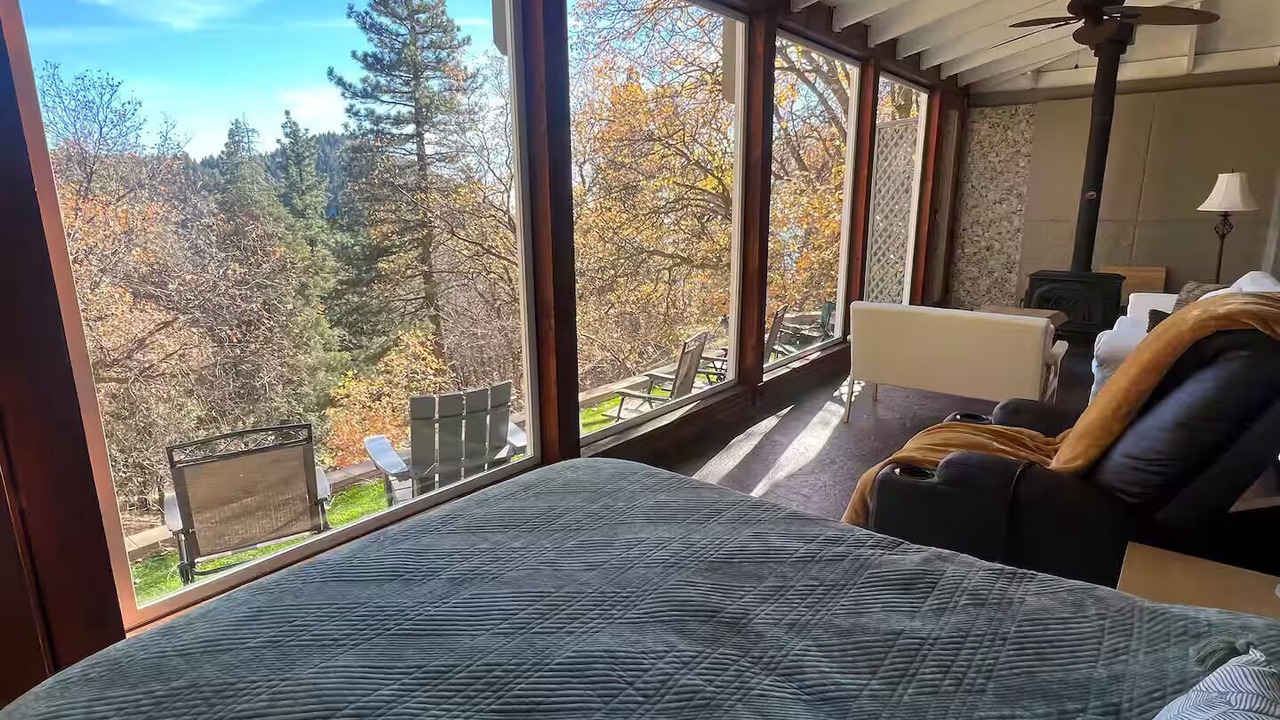 Photo of Bedroom in Running Springs