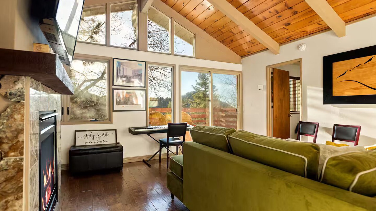 Photo of Livingroom in Running Springs