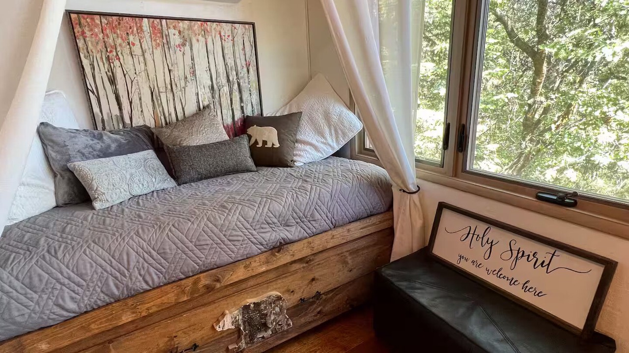 Photo of Bedroom in Running Springs