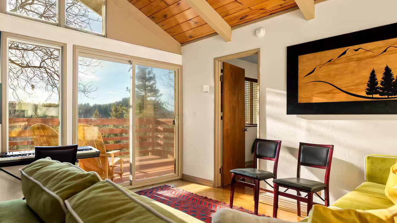 Photo of Livingroom in Running Springs