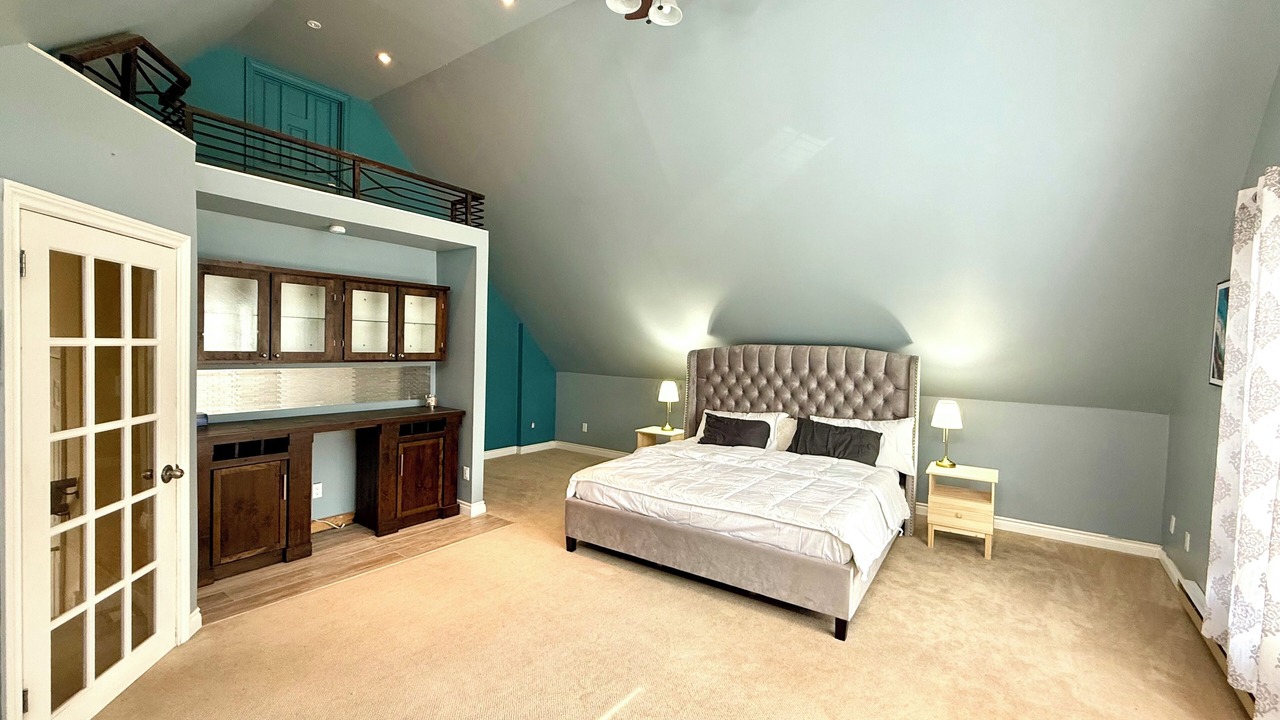Photo of Bedroom in Mono