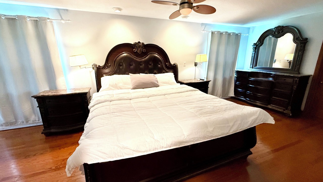 Photo of Bedroom in Mono