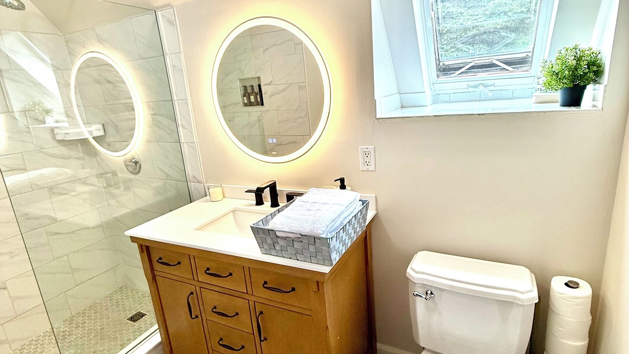 Photo of Bathroom in Mono