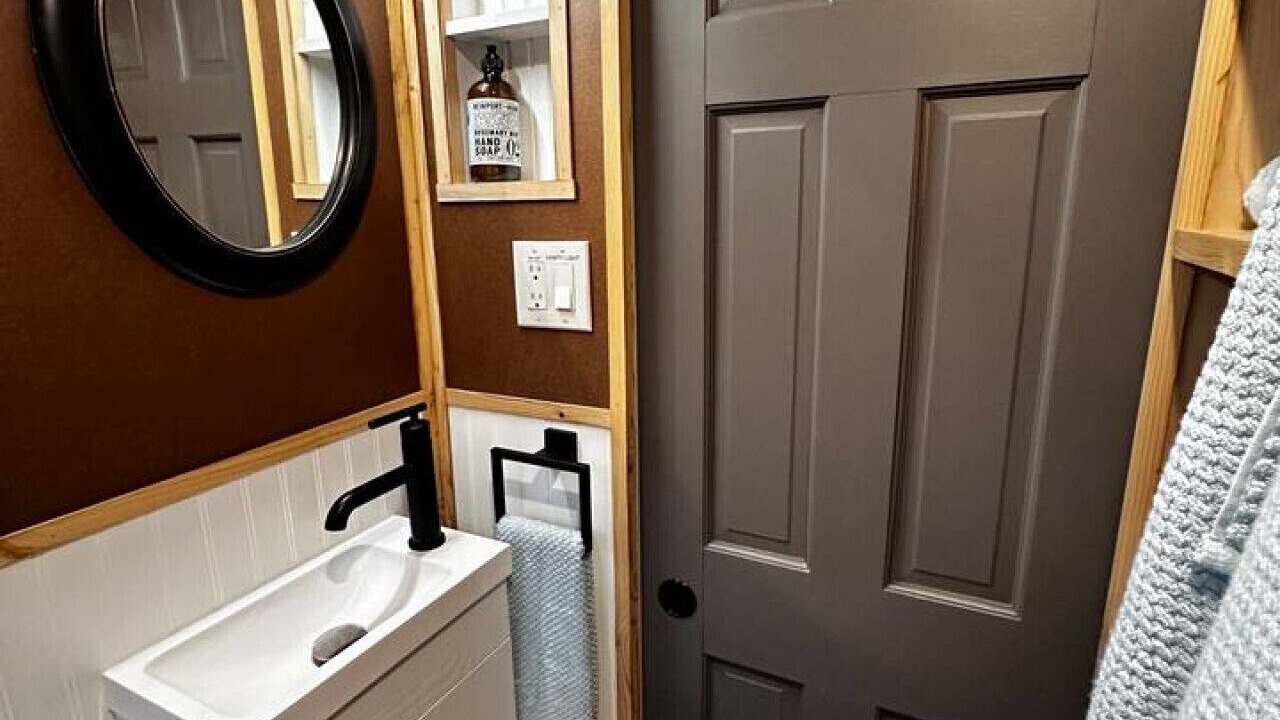 Photo of Bathroom in Mouth of Wilson