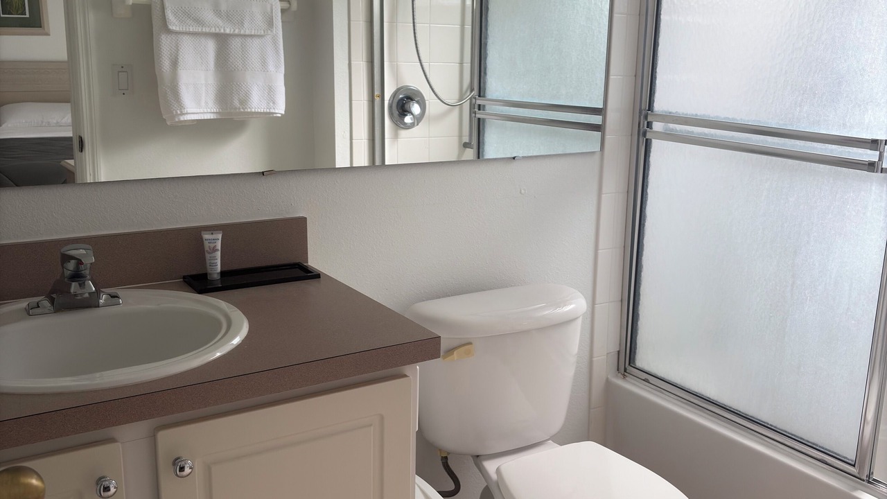 Photo of Bathroom in Seasons
