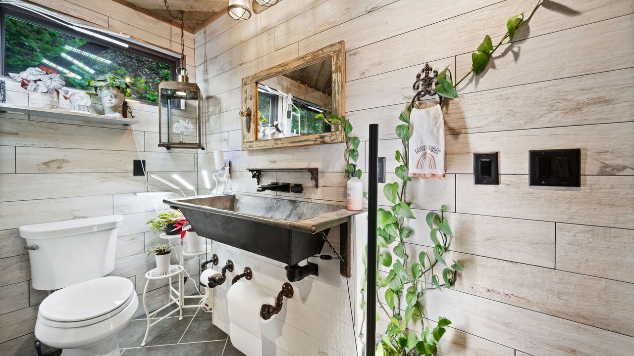 Photo of Bathroom in Tate