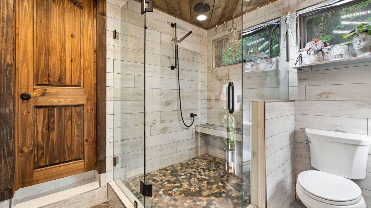 Photo of Bathroom in Tate