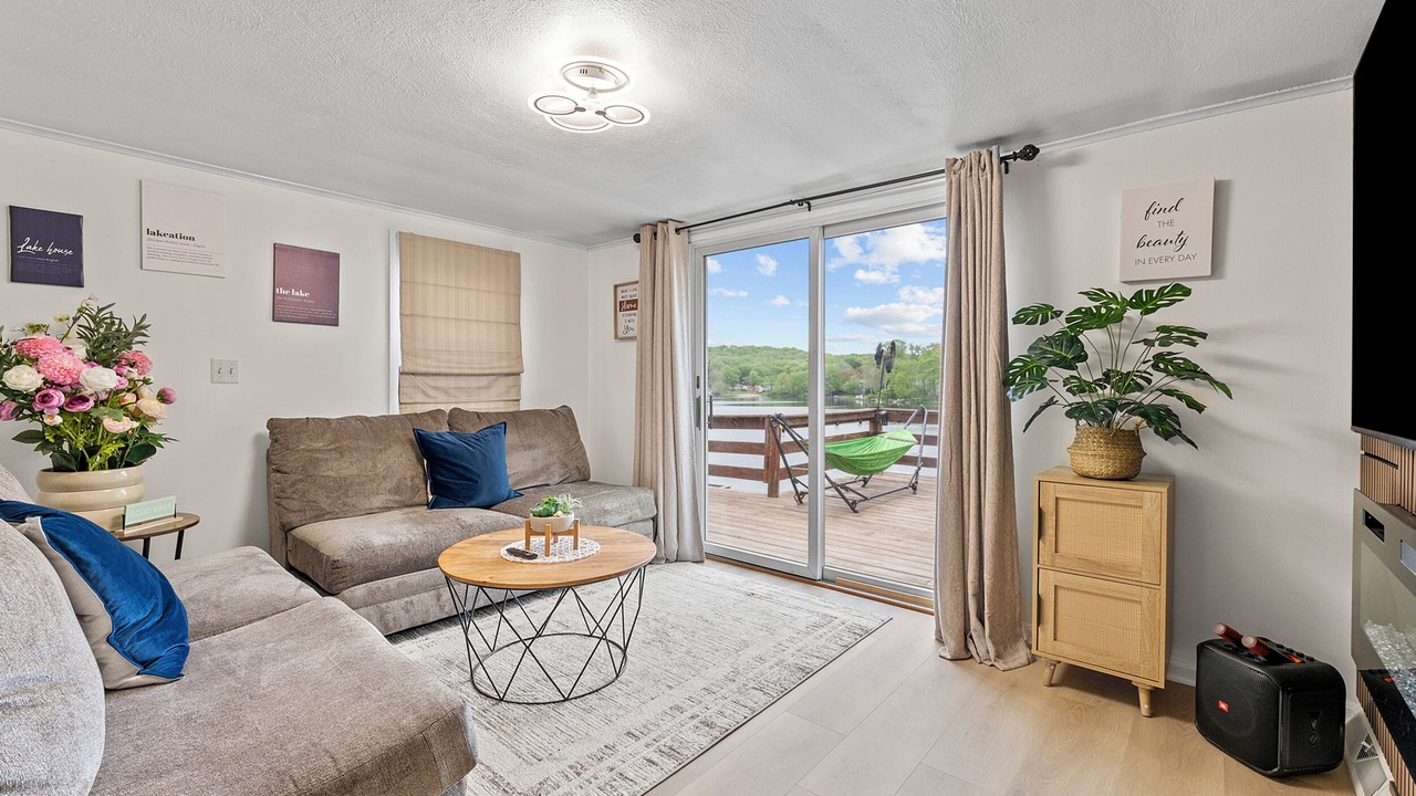 Photo of Livingroom in Plymouth