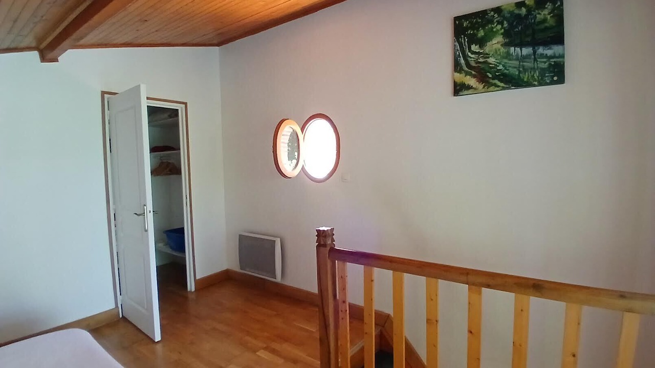 Photo of Bedroom in Montel-de-Gelat