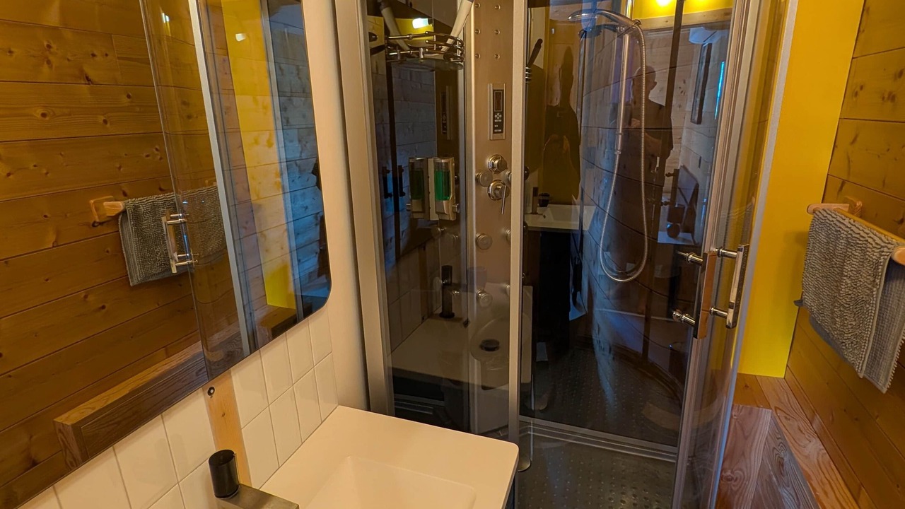 Photo of Bathroom in Saint Alban Auriolles