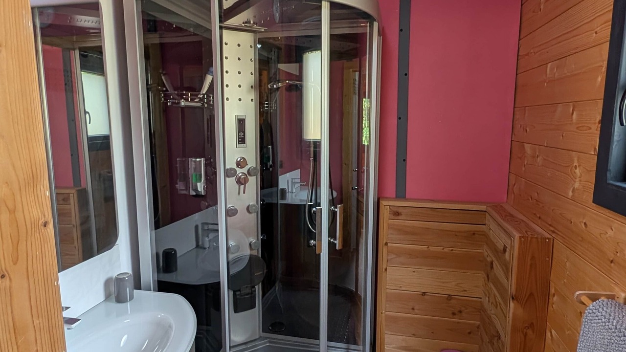 Photo of Bathroom in Saint Alban Auriolles