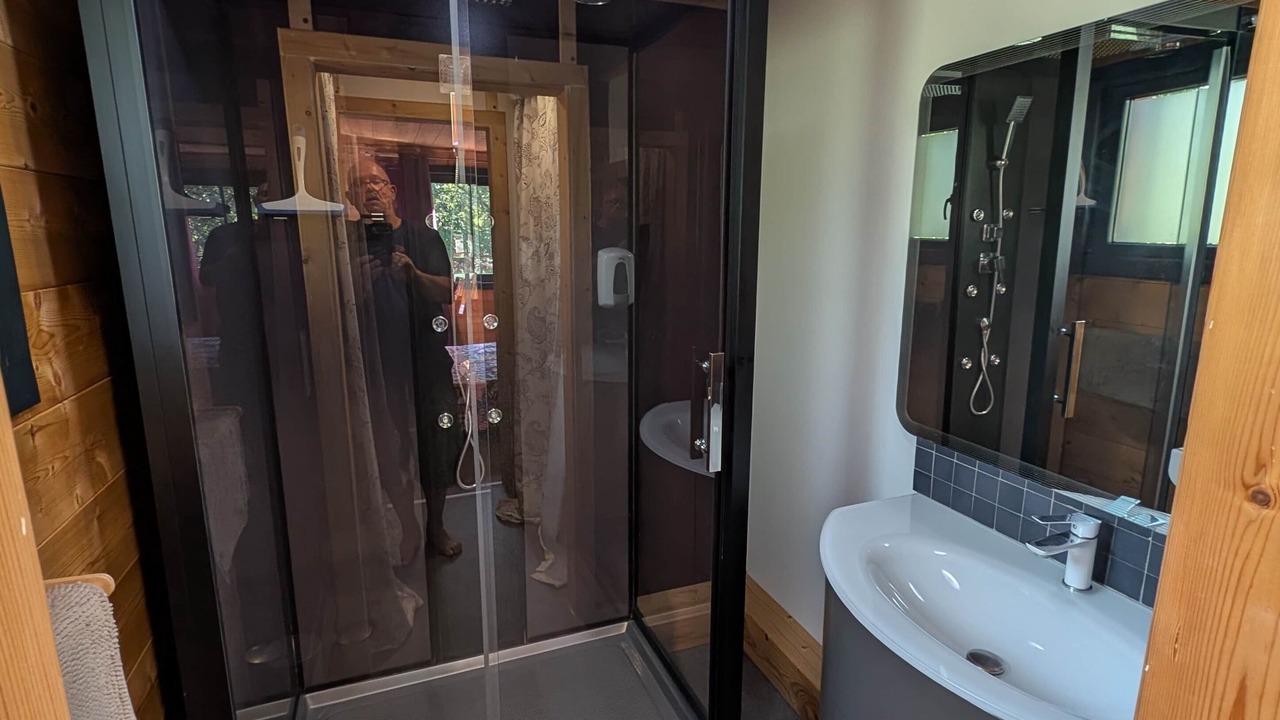 Photo of Bathroom in Saint Alban Auriolles