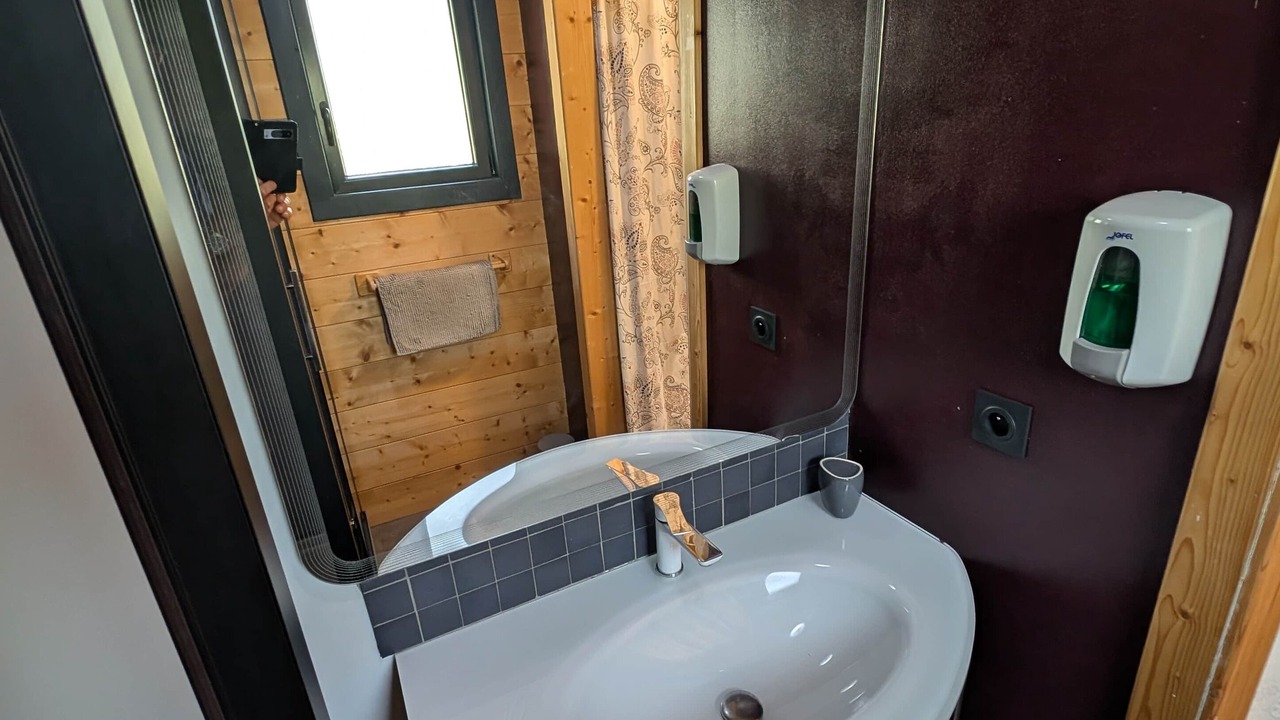 Photo of Bathroom in Saint Alban Auriolles