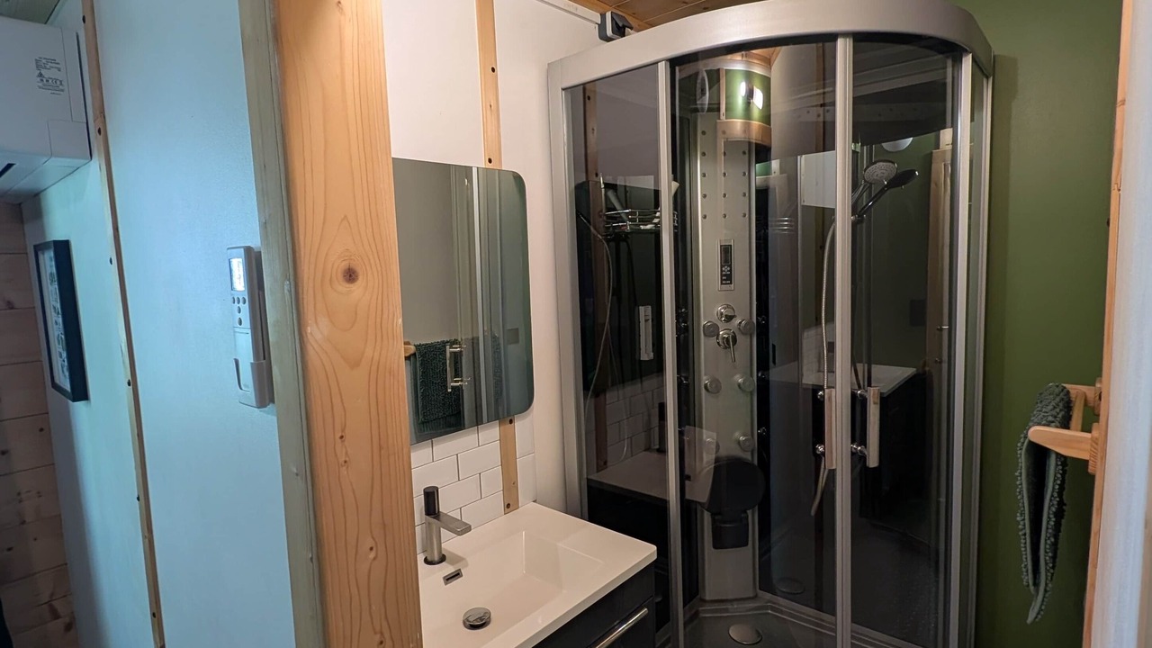 Photo of Bathroom in Saint Alban Auriolles