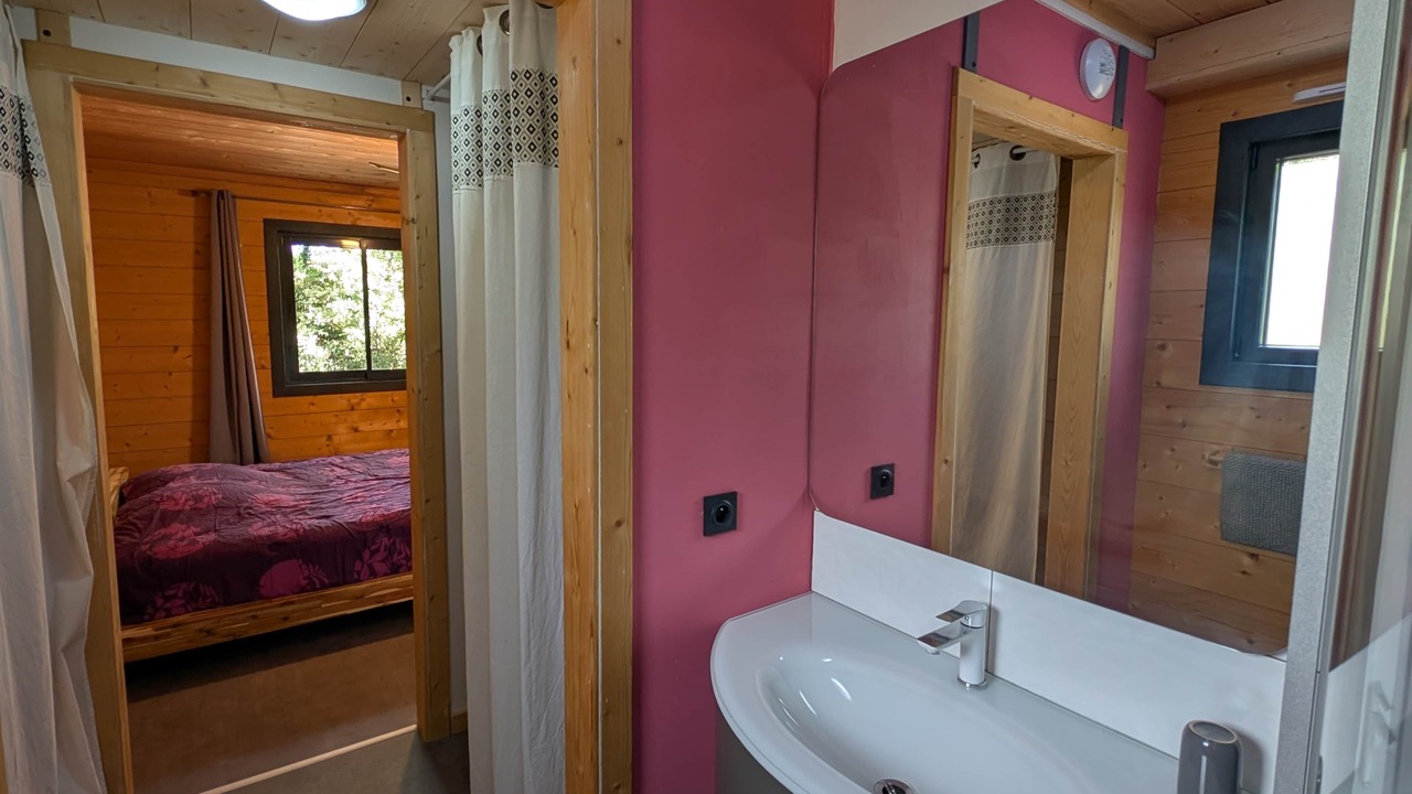 Photo of Bathroom in Saint Alban Auriolles