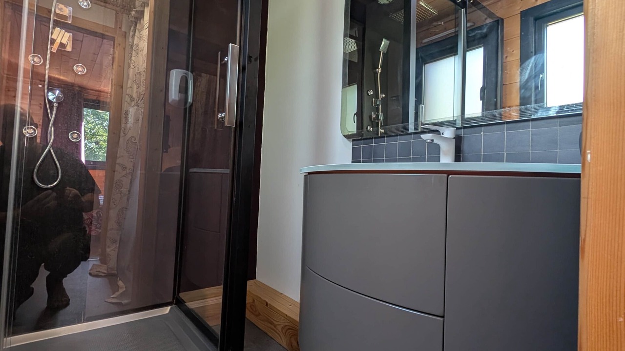 Photo of Bathroom in Saint Alban Auriolles