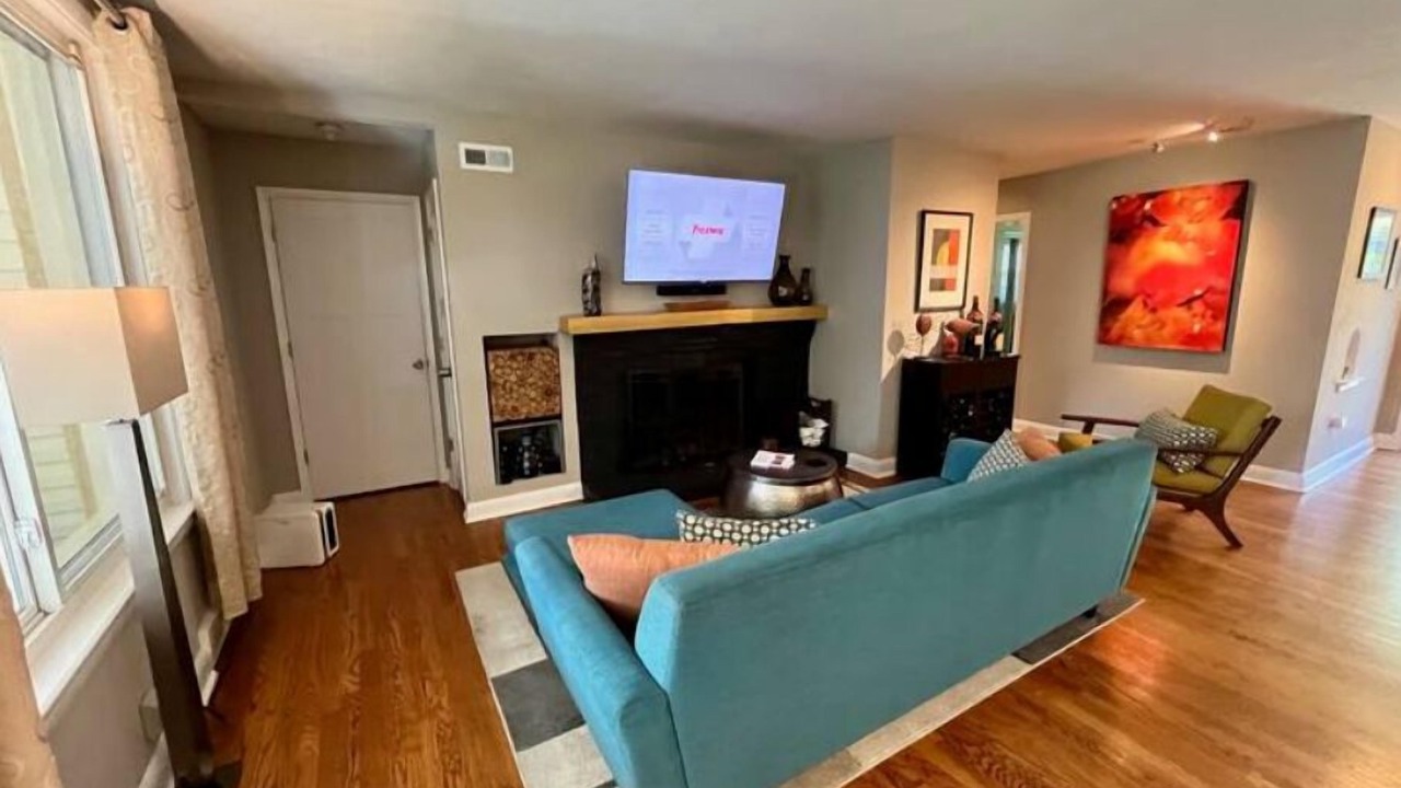 Photo of Livingroom in University City