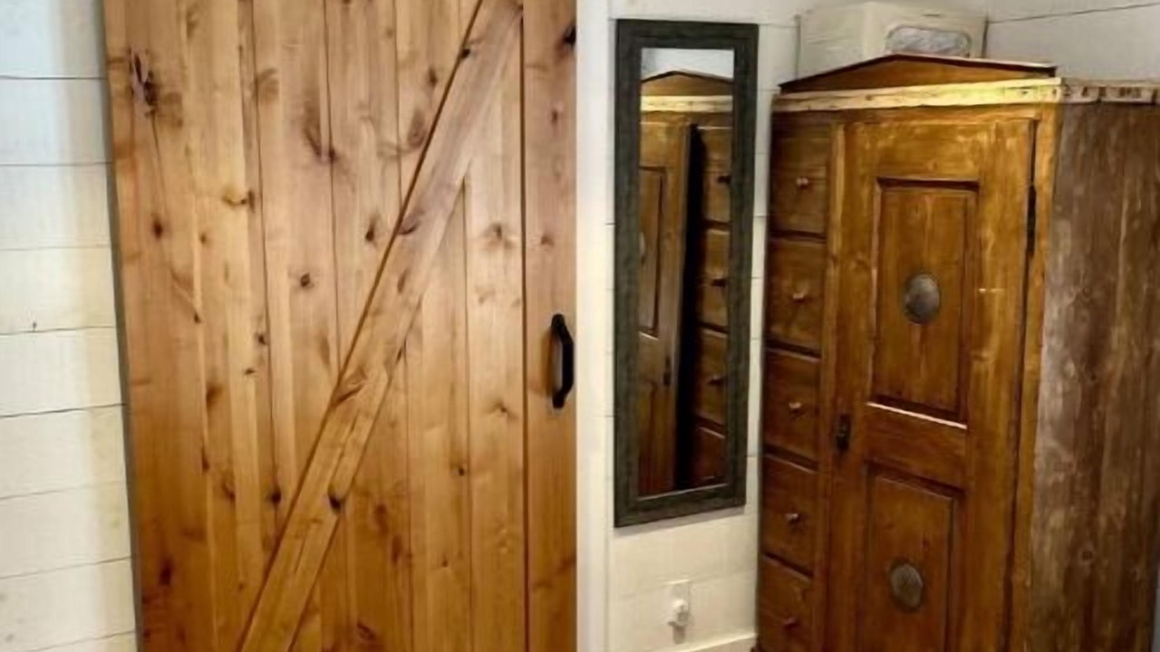Photo of Bedroom in Hollowville